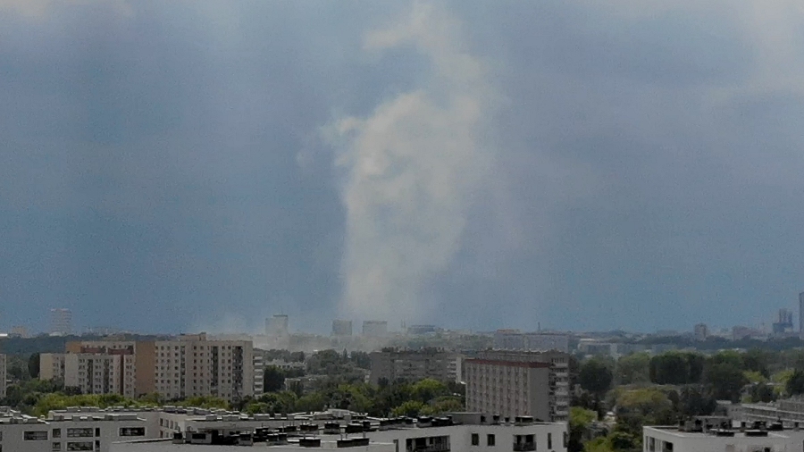 13.05.2019 10:19 Trąba pyłowa nad Warszawą? Wiemy, co przeraziło tysiące mieszkańców stolicy. Zobacz film