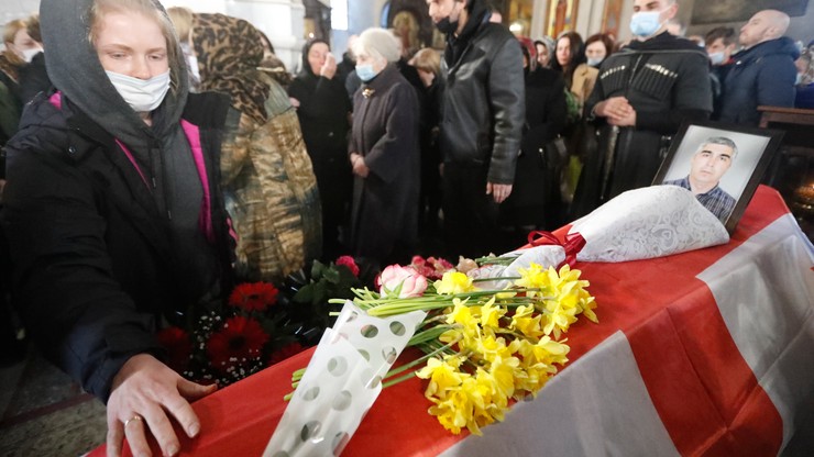 Pogrzeb Gruzinów, którzy zginęli w Ukrainie. Tysiące ludzi w Tbilisi