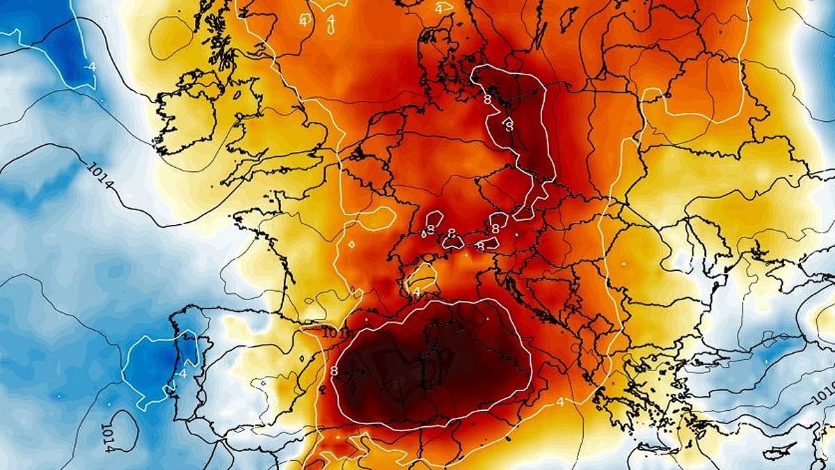 Anomalie temperatury powietrza nad Europą. Fot. Wxcharts.com