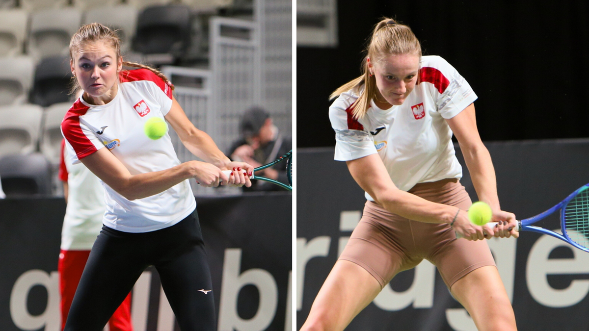 Dwie tenisistki w strojach reprezentacji Polski podczas meczu tenisowego.