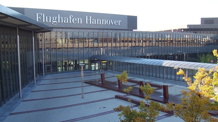 Polak wtargnął samochodem na płytę lotniska w Hanowerze. Jest decyzja o areszcie