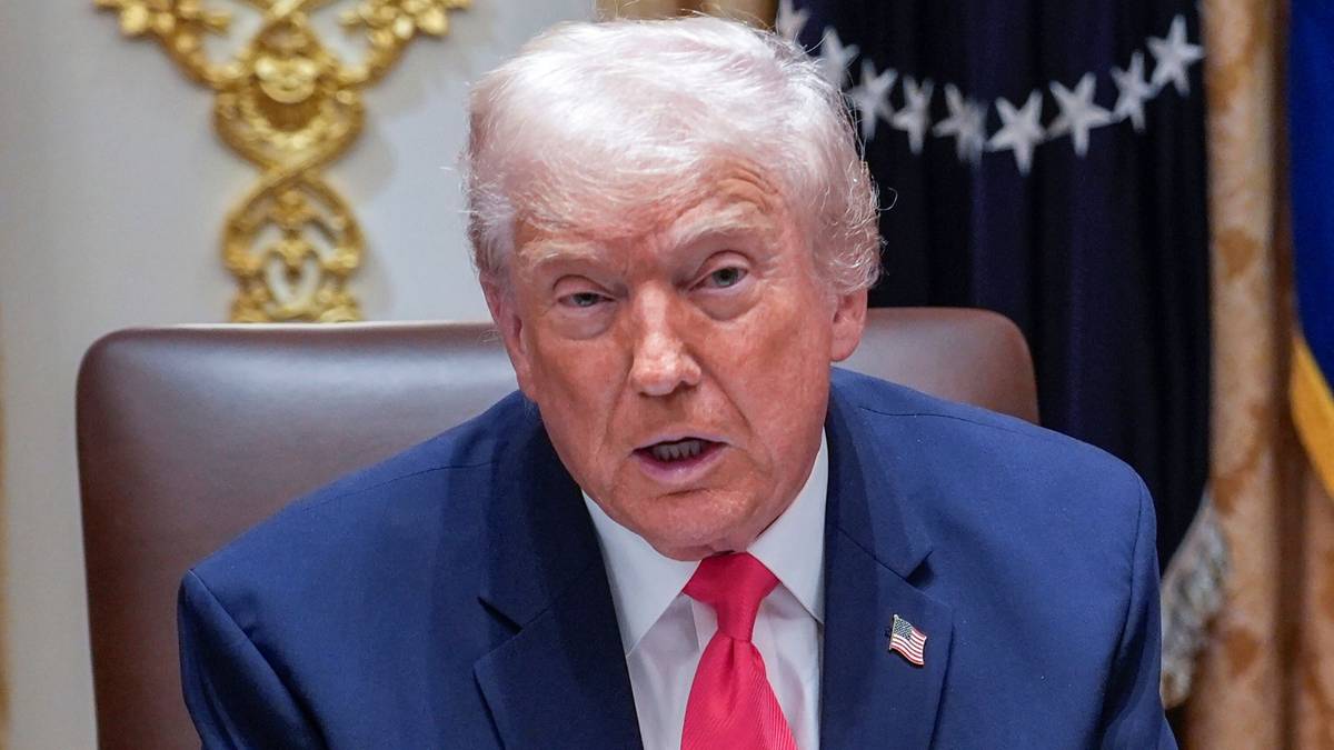 Trump krytycznie o pomocy finansowej dla Ukrainy. "Miliardy dolarów jak cukierki"