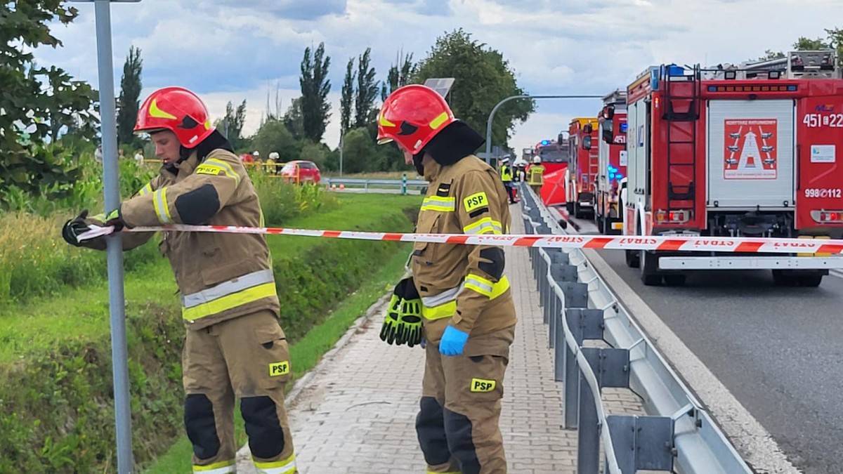 Nowe Zduny: Zderzenie osobówki z motocyklem. Trzy osoby nie żyją