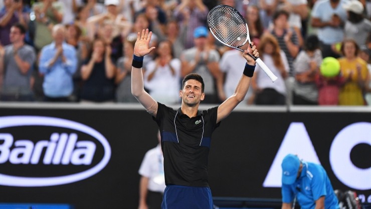 Australian Open: Djokovic gra dalej, mimo problemów z plecami