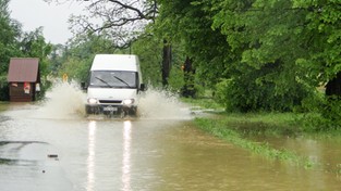 20.08.2017 09:07 Ulewne deszcze powodują podtopienia dróg i zabudowań