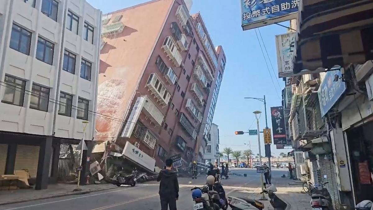 Skutek trzęsienia ziemi na Tajwanie. Fot. TVBS.