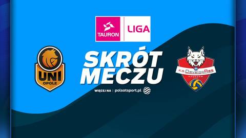 Logotypy drużyn UNI Opole i Developres Rzesz&oacute;w oraz napis SKR&Oacute;T MECZU na niebieskim tle.
