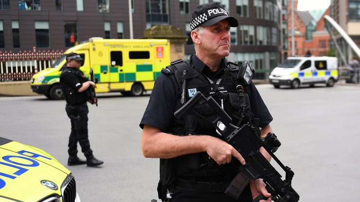 Około 20 osób w stanie krytycznym po zamachu w Manchesterze. Wojsko chroni Pałac Buckingham, Downing Street, parlament