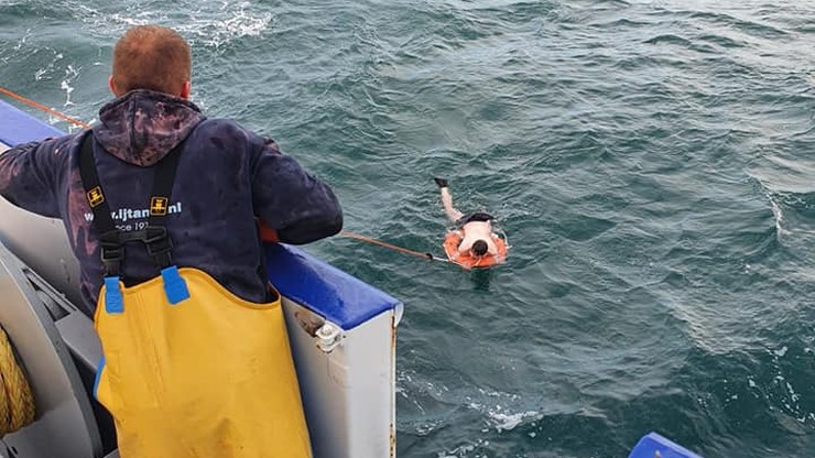 Spędził 12 dni w morzu. Rybacy uratowali kajakarza
