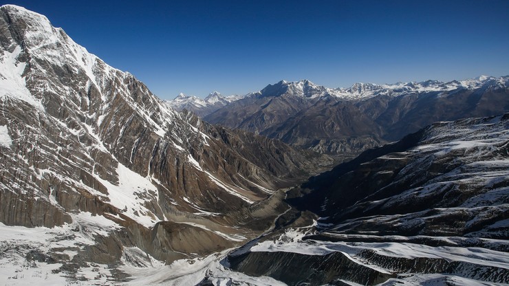 Nepal zabronił samotnych wspinaczek na Everest
