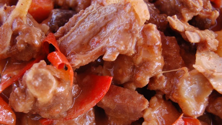 WHO: jedzenie przetworzonego mięsa może powodować raka jelita grubego