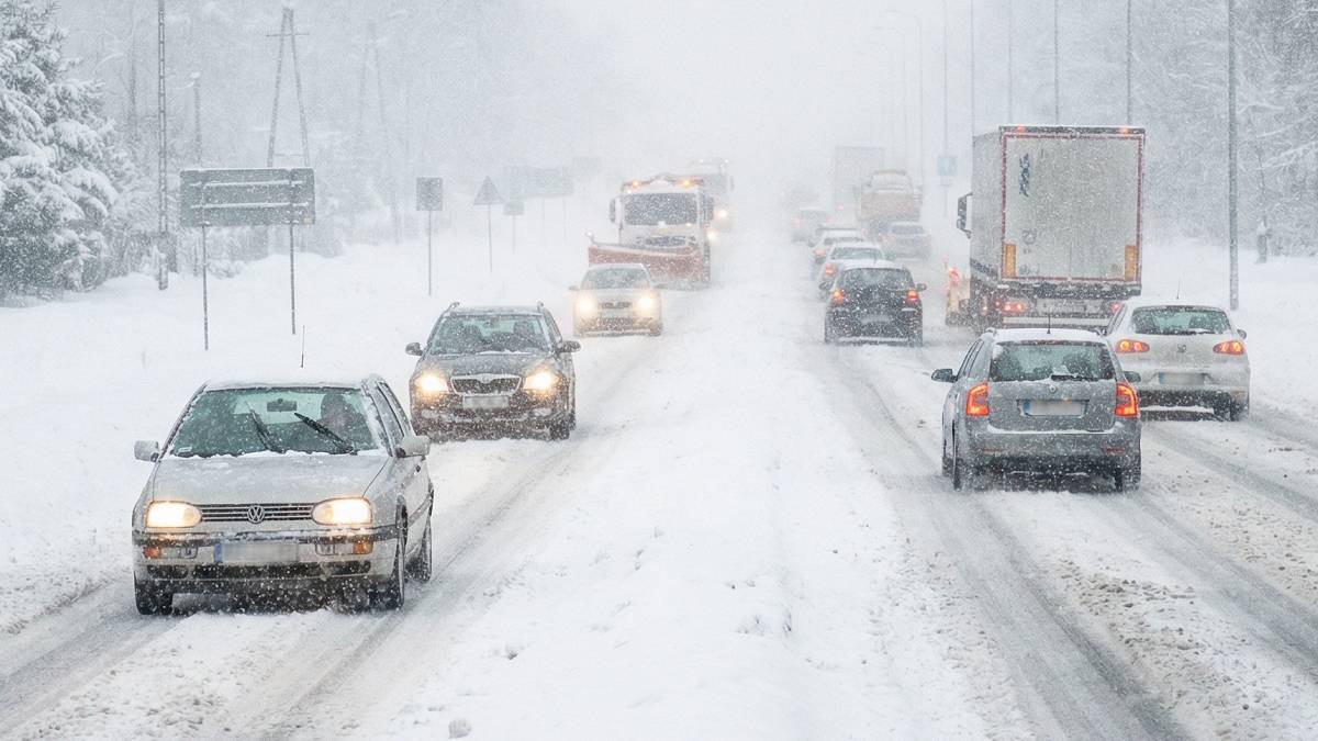 Takich śnieżyc na południu nie było od dawna. Paraliż na drogach