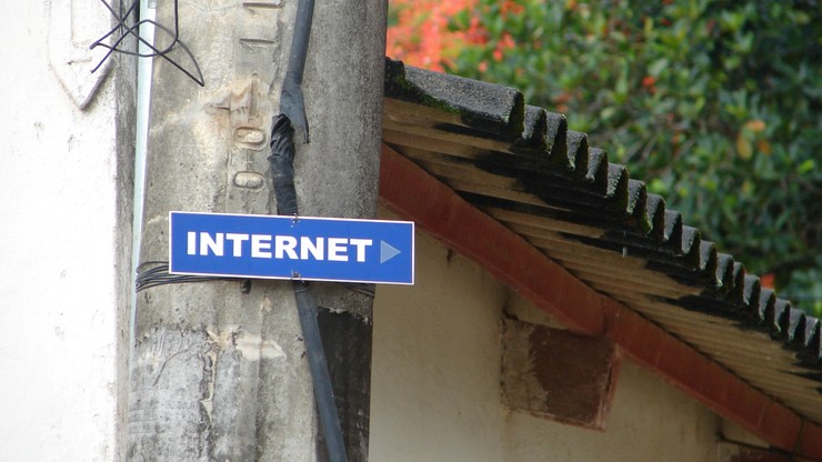 Dostęp do internetu ma w Polsce 76 proc. gospodarstw
