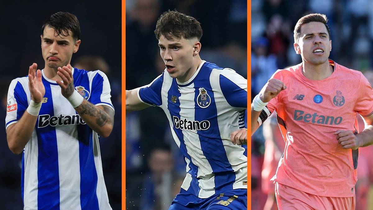 Trzech piłkarzy w strojach klubowych. Pierwszy z lewej w białej koszulce z niebieskimi pasami, klaszczący. Drugi w środku w niebiesko-białej koszulce w pasy, biegnący. Trzeci z prawej w pomarańczowej koszulce, oddychający.