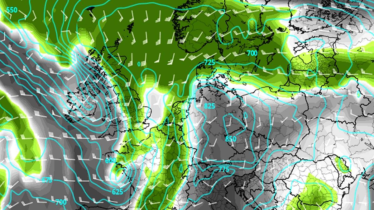 Z południa napłynie ciepłe powietrze. Fot. tropicaltidbits.com