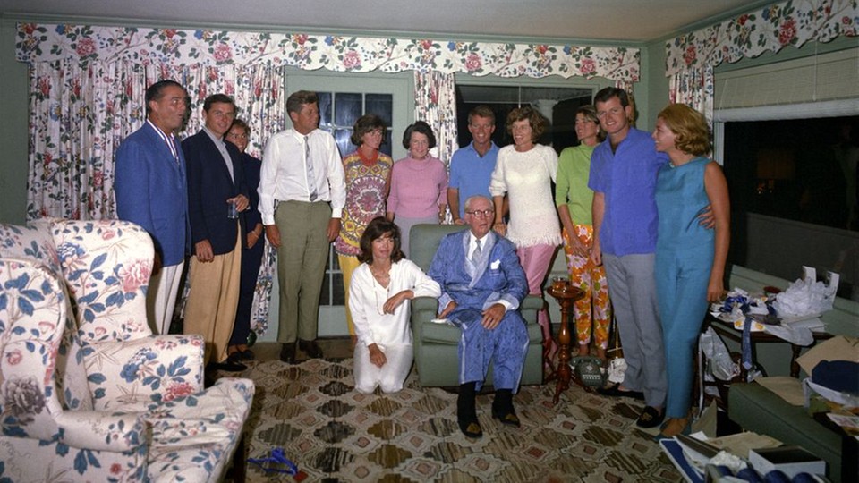 Rodzinna Kennedych w swoim domu w 1963 roku