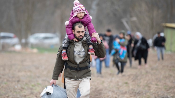 Marsz uchodźców do Europy. Państwa wzmacniają ochronę granic