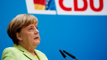 Merkel zapowiada pomoc dla Francji, ale bez euroobligacji
