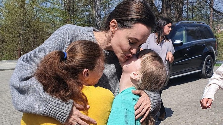 Wojna w Ukrainie. Angelina Jolie odwiedziła dzieci w Borysławiu pod Lwowem