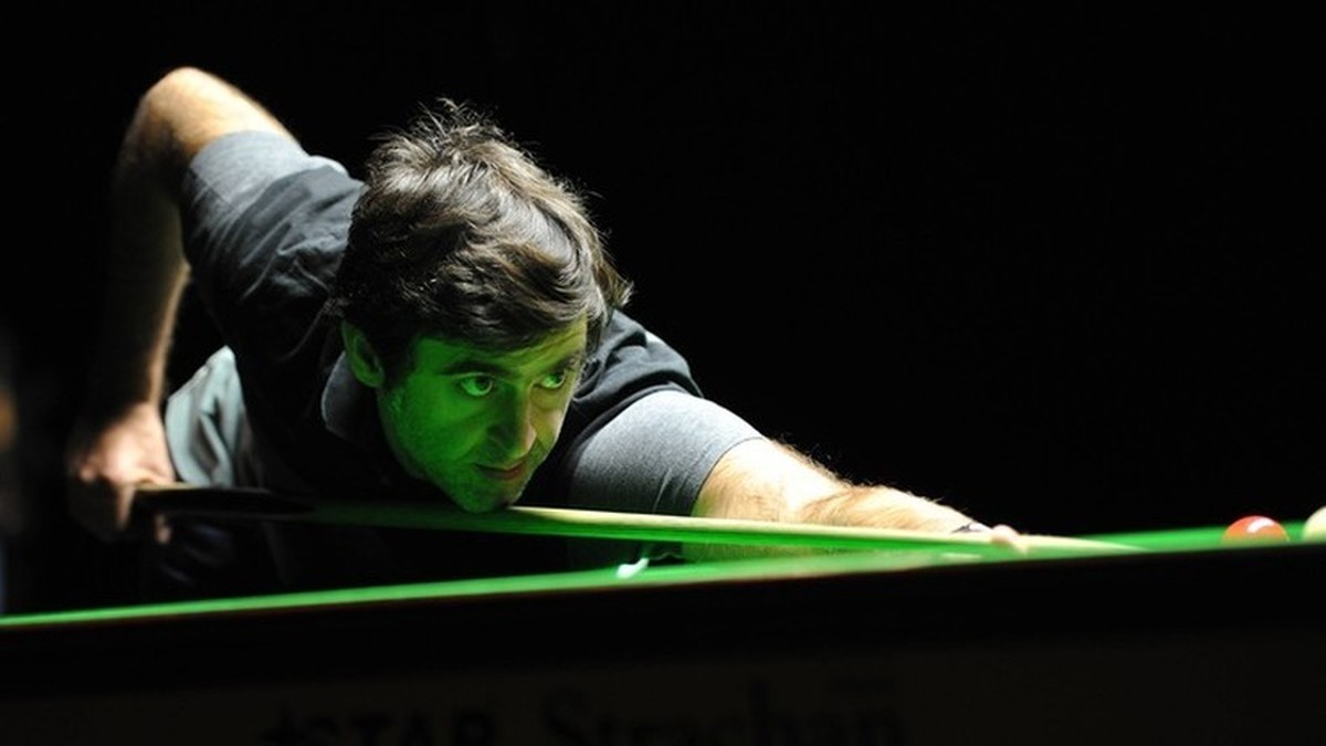 Ronnie O'Sullivan oddał puchar za turniej w Szanghaju