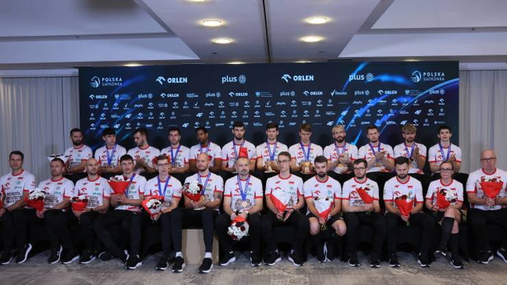 Polscy siatkarze wrócili z Filipin. Zostali przywitani na lotnisku