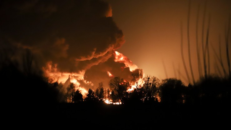 Wojna Rosja-Ukraina. Pożar bazy paliwowej w Wasylkowie pod Kijowem. "Katastrofa ekologiczna"
