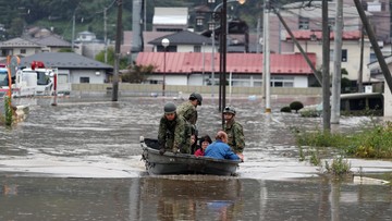 Japonia: ekipy ratunkowe poszukują ocalałych z tajfunu