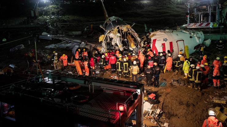 Samolot rozbił się przy lądowaniu na lotnisku w Stambule. Są ofiary i ranni