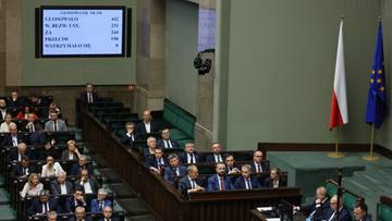 Wynik głosowania Sejmu nad uchyleniem immunitetu Zbigniewowi Ziobrze wyświetlany na ekranie w sali sejmowej.