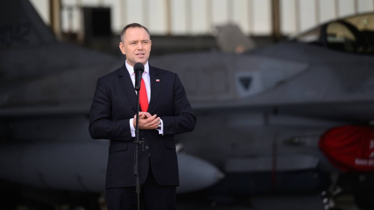 "Chcemy wysłać sygnał do Władimira Putina". Prezydent spotkał się z pilotami