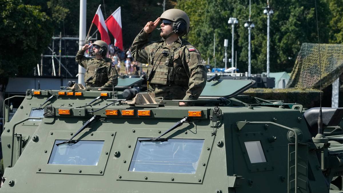 NATO i wojsko z większym zaufaniem niż Unia Europejska. Nowy sondaż