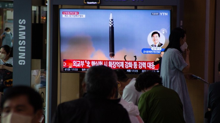 Korea Północna wystrzeliła serię rakiet. Odpowiedź na manewry USA