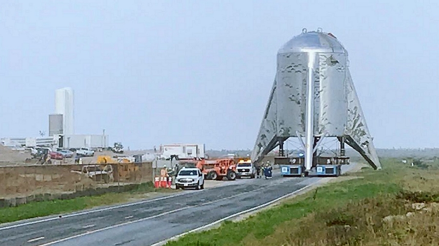 11.03.2019 06:00 Zobaczcie, jak Starhopper od SpaceX został przeniesiony na platformę startową