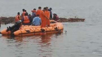 Wypadek na rzece w Indiach. Uratowano 14 osób z 63 płynących