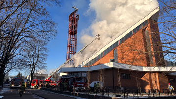 Pożar kościoła w Lublinie. Strażacy walczą o zachowanie świątyni