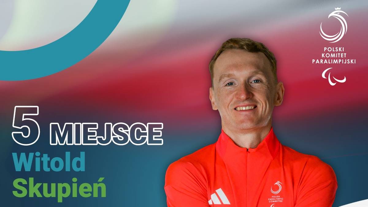 Portret mężczyzny w czerwonej kurtce sportowej z białymi elementami, z napisem 'Milano Cortina 2026'. W tle biało-czerwona flaga Polski i logo Zimowych Igrzysk Paralimpijskich.