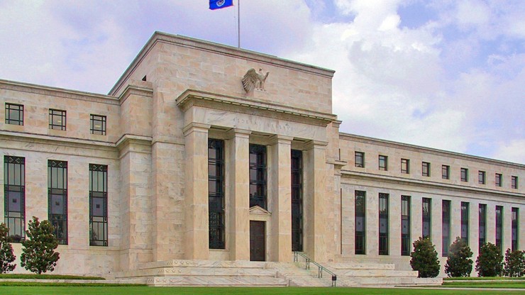 Fed utrzymał główną stopę procentową w przedziale 1,75-2,0 proc.