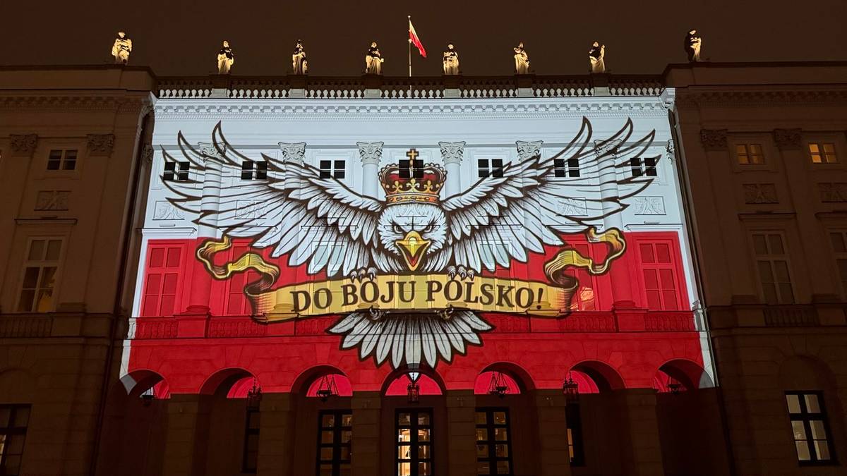 Służby zabroniły go na Narodowym. Baner wyświetlono na Pałacu Prezydenckim