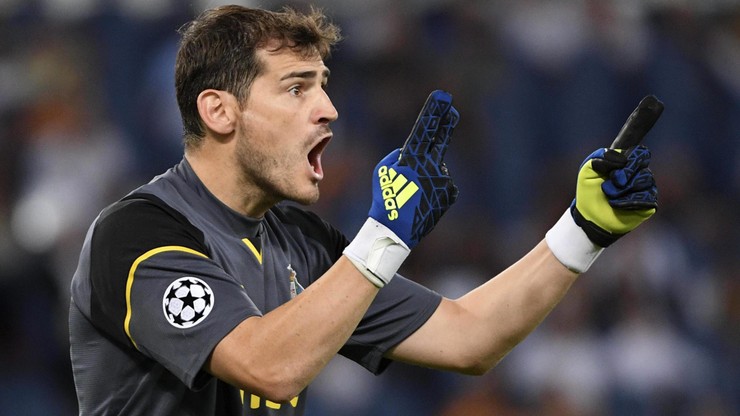 Iker Casillas poza składem piłkarskiej reprezentacji Hiszpanii