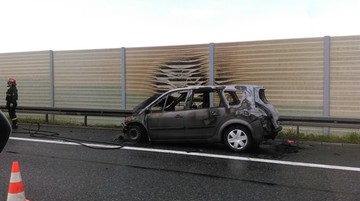 Pożar samochodu na autostradzie A4. Blokada dwóch pasów