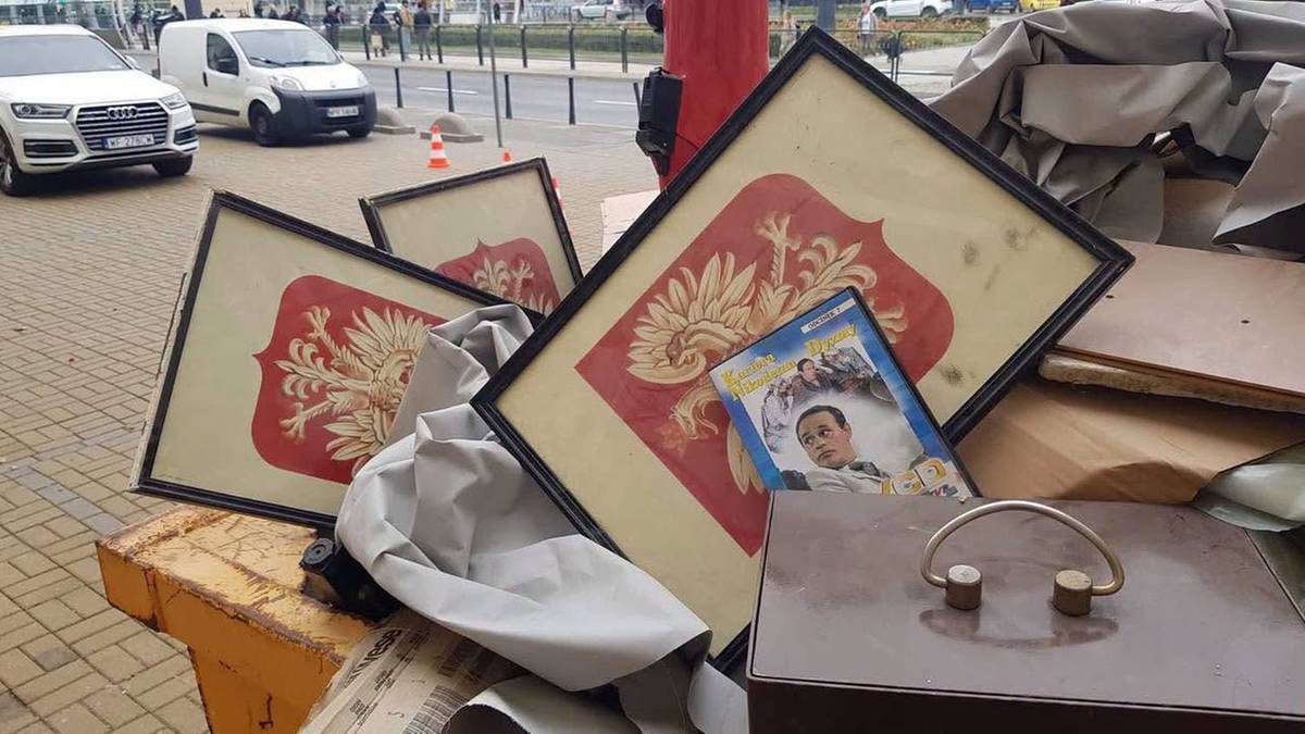Национальные гербы в мусорном контейнере? Реакция Уполномоченного по правам человека