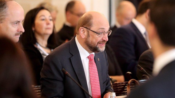 Schulz zrównał się z Merkel pod względem popularności