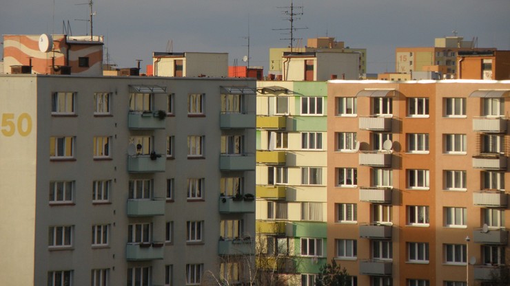 Sopot: seniorka wyrzuciła oszustom przez balkon 30 tys. zł