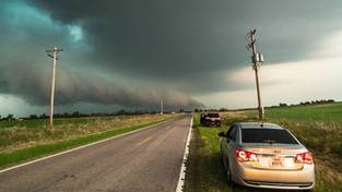 19.01.2024 05:54 Zrobili coś czego nie powinni. Podczas burzy wysiedli z samochodu. Zginęli na miejscu