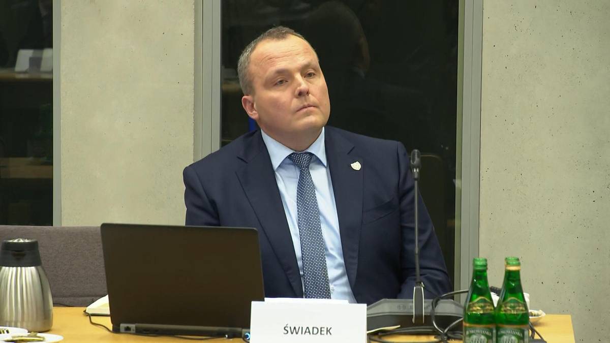 Były szef ABW przed komisją śledczą. Został doprowadzony przez policję