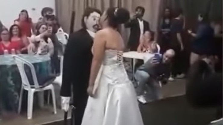 Brazylia. Kobieta poślubiła szmacianą kukłę. Małżeństwo doczekało się potomstwa