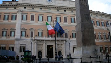 Włochy: będący na kwarantannie i izolacji wybiorą prezydenta na parkingu