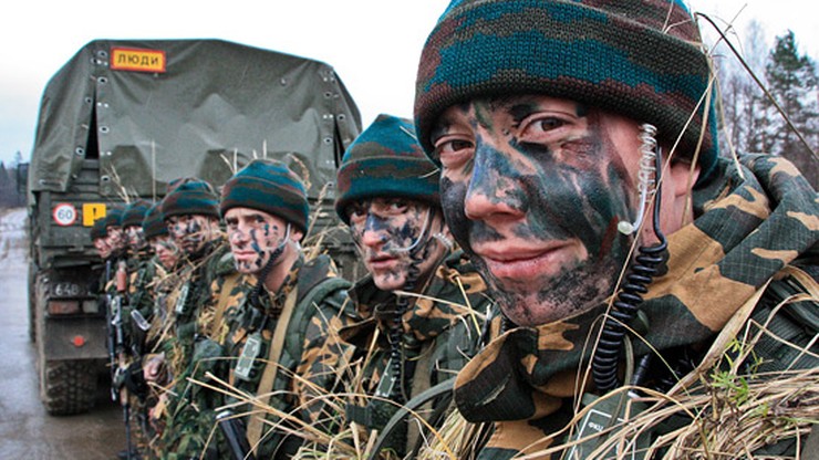 Kryzys na granicy. Eksperci: Moskwa chce się wojskowo umocować na Białorusi