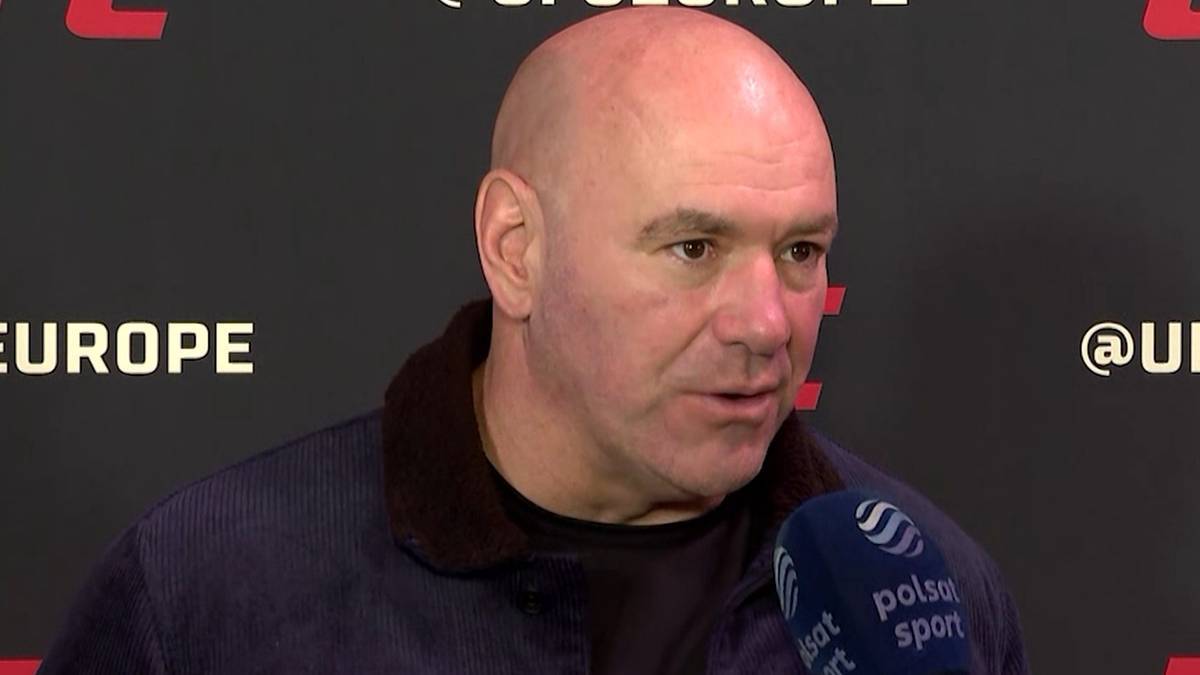 Prezes UFC, Dana White, wypowiada się do mikrofonu Polsat Sport.