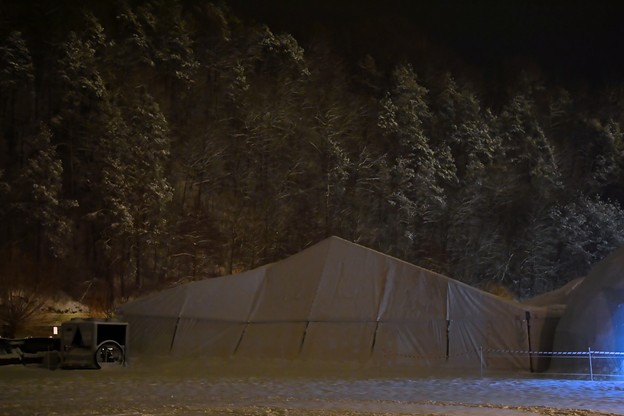 Zawalił się namiot nad lodowiskiem w Bałtowie